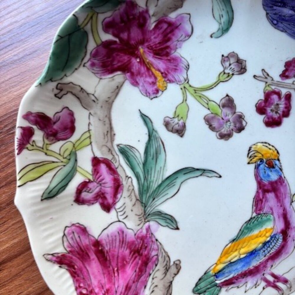 Vintage Fu Fat Porcelain Scalloped Hand Painted Accents Macau Bird Flowers Plate - Picture 3 of 7